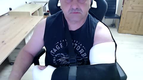 Snapshot of daniel_master chatting on April 2, 7:44 pm daniel_master online show from April 2, 7:44 pm