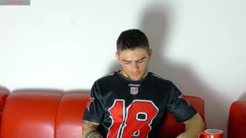 Snapshot of daniel_ova chatting on February 7, 12:09 pm Sexy Dani online show from February 7, 12:09 pm