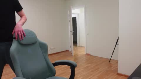 DANIEL SHAWN online show from February 15, 6:59 pm