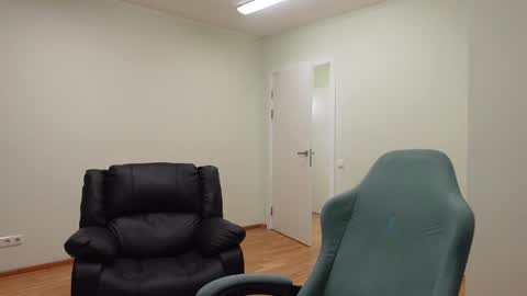 DANIEL SHAWN online show from April 8, 9:37 pm