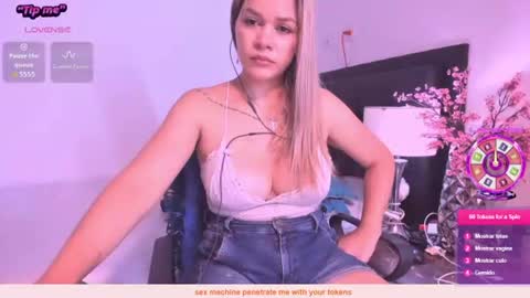 Snapshot of daniela_beauty chatting on July 1, 5:02 pm daniela online show from July 1, 5:02 pm