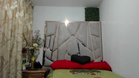 Daniela online show from April 6, 11:11 am