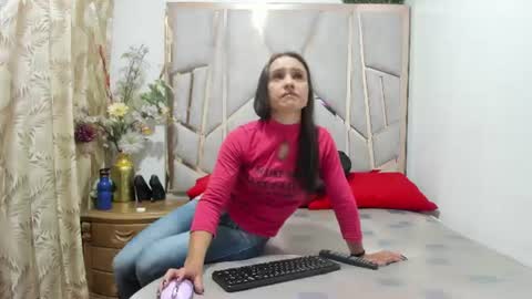 Snapshot of daniela_casallass chatting on July 6, 11:07 am Daniela online show from July 6, 11:07 am