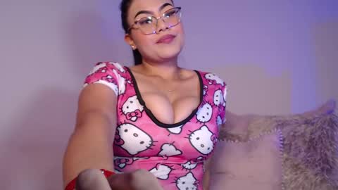 Snapshot of daniela_valencia chatting on February 10, 6:56 pm Lucia online show from February 10, 6:56 pm