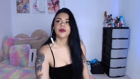Snapshot of danielacortes03 chatting on October 6, 6:27 pm I think I will close this page please leave me a message if you want to know about me online show from October 6, 6:27 pm