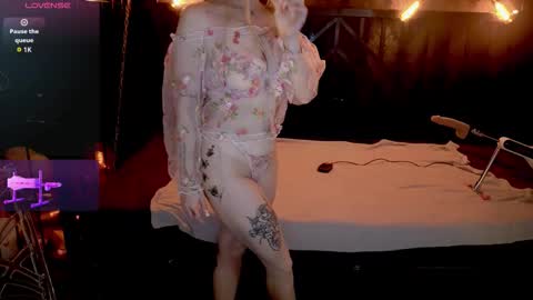 danielareign online show from March 13, 2:45 pm