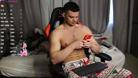 Snapshot of danielkraig_for_u chatting on February 17, 11:23 am Daniel Kraig online show from February 17, 11:23 am