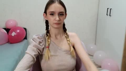 Daniella Martin online show from December 3, 9:11 am