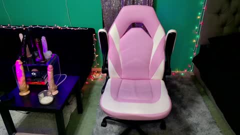Snapshot of danielle_banks chatting on December 21, 12:31 am Danielle Banks online show from December 21, 12:31 am
