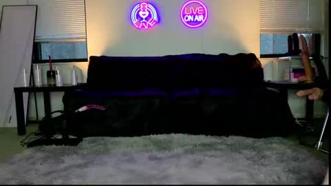 Danielle Banks online show from November 20, 9:36 pm