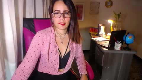 Angie online show from March 25, 2:12 pm