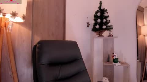 Danielle Rose online show from December 3, 11:03 pm