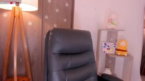 Snapshot of daniellerose_ chatting on February 24, 10:08 pm Danielle Rose online show from February 24, 10:08 pm