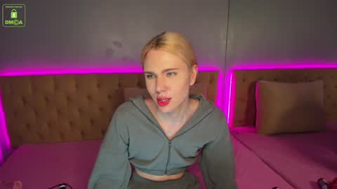 Snapshot of danielpaige_ chatting on December 25, 2:23 pm GABRIEL online show from December 25, 2:23 pm