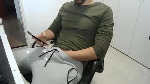 Snapshot of danielsexy400789 chatting on December 7, 10:12 am daniell sexy body online show from December 7, 10:12 am