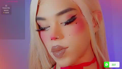 Snapshot of daniilee_ chatting on December 13, 8:36 pm DANNI LEE online show from December 13, 8:36 pm