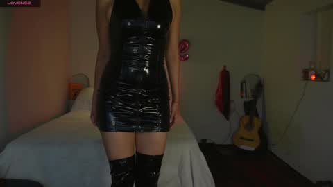 danalle .. online show from December 6, 10:19 pm