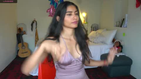 danalle .. online show from November 9, 7:34 pm