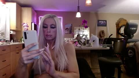 DanikaWhite69 online show from May 24, 11:37 am