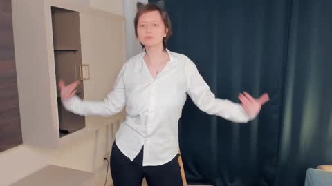 Snapshot of danillebraddock chatting on February 3, 8:19 am Dani online show from February 3, 8:19 am