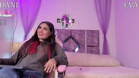 Snapshot of danilu_eva21 chatting on February 9, 6:23 pm Danilu and Eva online show from February 9, 6:23 pm