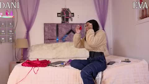Snapshot of danilu_eva21 chatting on February 13, 10:39 pm Danilu and Eva online show from February 13, 10:39 pm