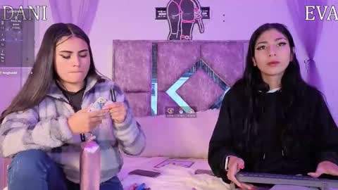 Snapshot of danilu_eva21 chatting on February 25, 6:39 pm Danilu and Eva online show from February 25, 6:39 pm