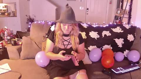 Snapshot of daniraeanddaddy chatting on October 12, 3:27 am Dani And Daddy online show from October 12, 3:27 am