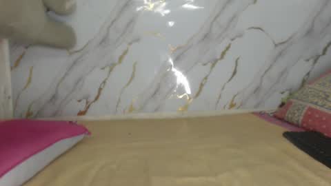 INSTAGRAM  Minni Moom online show from November 20, 8:47 am