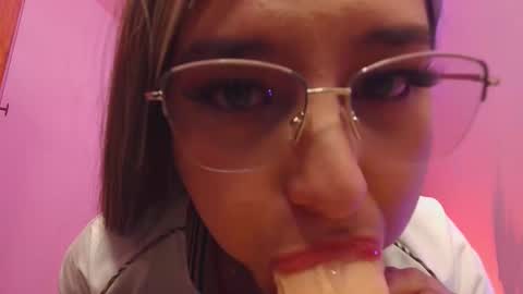 Pau online show from October 14, 6:31 pm