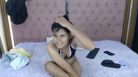 Snapshot of dann_jell chatting on May 19, 1:56 am Danniela y Victoria online show from May 19, 1:56 am
