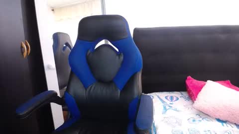 Snapshot of danna_martinez33 chatting on February 25, 11:53 am danna martinez33 online show from February 25, 11:53 am