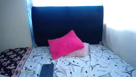 Snapshot of danna_martinez33 chatting on March 4, 4:02 pm danna martinez33 online show from March 4, 4:02 pm