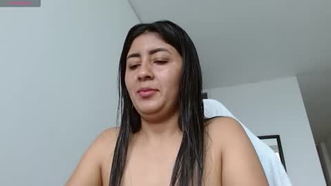 Danna online show from December 3, 7:34 pm