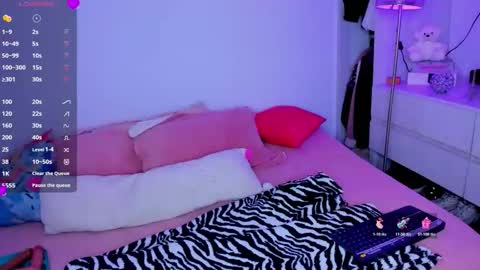 Danna Rhodes online show from November 25, 7:19 am