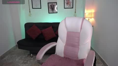 Snapshot of danna_rouse_ chatting on January 8, 9:50 pm Danna online show from January 8, 9:50 pm