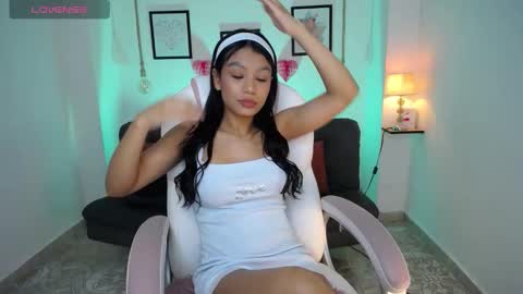 Snapshot of danna_rouse_ chatting on February 15, 10:50 pm Danna online show from February 15, 10:50 pm