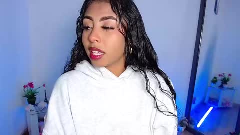 Danna online show from March 8, 9:39 am