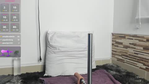 Snapshot of dannadom chatting on December 3, 5:53 am Danna online show from December 3, 5:53 am