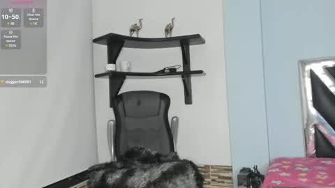 Snapshot of dannadom chatting on February 21, 5:13 am Danna online show from February 21, 5:13 am