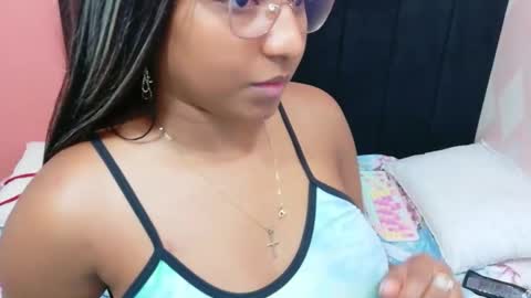 Snapshot of dannamanson_ chatting on February 21, 4:08 pm Danna online show from February 21, 4:08 pm