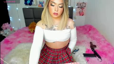 dannia_13 online show from May 12, 12:52 am