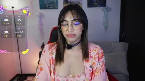Snapshot of dannielle_ chatting on June 2, 7:27 pm online show from June 2, 7:27 pm