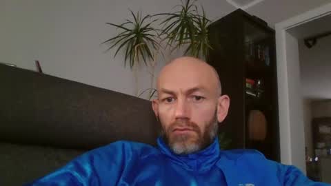 Snapshot of danny81boy chatting on December 20, 1:22 pm danny81boy online show from December 20, 1:22 pm