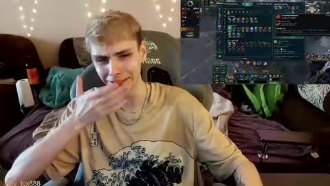 Snapshot of danny_fox888 chatting on May 25, 1:06 pm Daniel online show from May 25, 1:06 pm
