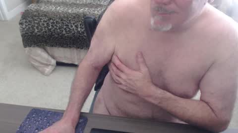 Snapshot of dannybear chatting on December 31, 9:39 pm Danny bear online show from December 31, 9:39 pm