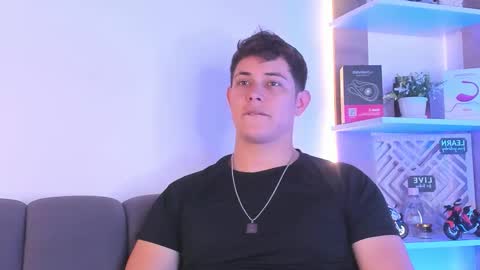 Snapshot of dante_seductor chatting on February 4, 7:31 pm Dante online show from February 4, 7:31 pm