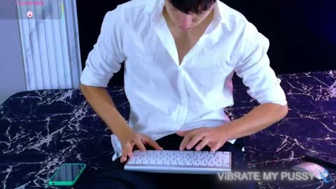 Snapshot of danteandviolete_cr chatting on May 2, 11:37 am DANTEVIOLETE online show from May 2, 11:37 am