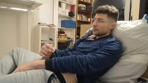 Snapshot of dantheman233 chatting on December 2, 9:17 pm Daniel online show from December 2, 9:17 pm