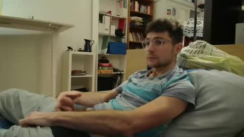 Snapshot of dantheman233 chatting on December 17, 4:00 pm Daniel online show from December 17, 4:00 pm